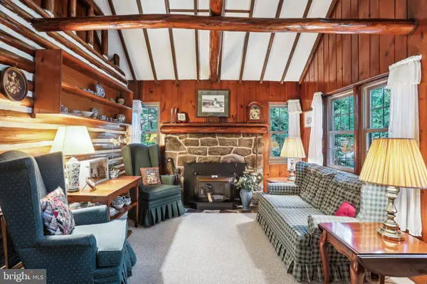 32 BEACH RD, Mount Laurel, NJ 08054