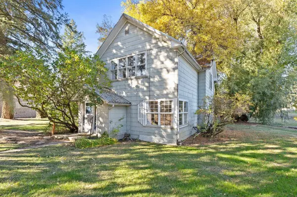 203 N 3rd St, Farmington, WA 99128