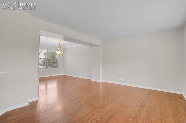 670 Robinglen CT, Colorado Springs, CO 80906