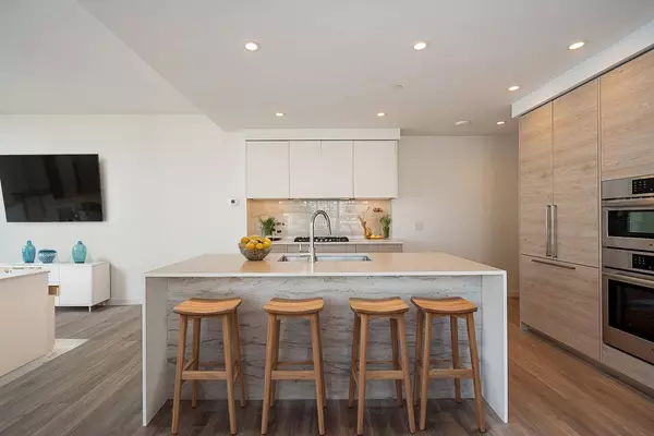 680 QUAYSIDE DR #904, New Westminster, BC V3M 0P2