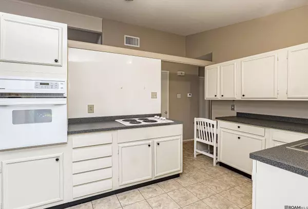 2987 CARMEN DR, Baton Rouge, LA 70809