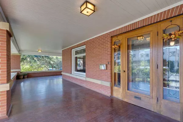 1933 5 ST SW, Calgary, AB T2S2B2