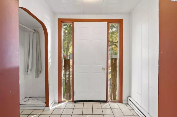 203 N 3rd, Farmington, WA 99128