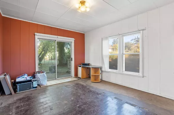 203 N 3rd St, Farmington, WA 99128