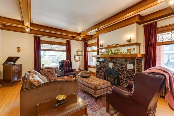 1933 5 ST SW, Calgary, AB T2S2B2