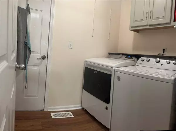 1420 S 6th ST #E, Louisburg, KS 66053