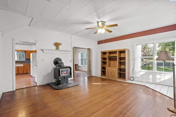 203 N 3rd, Farmington, WA 99128