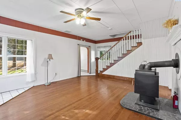 203 N 3rd, Farmington, WA 99128