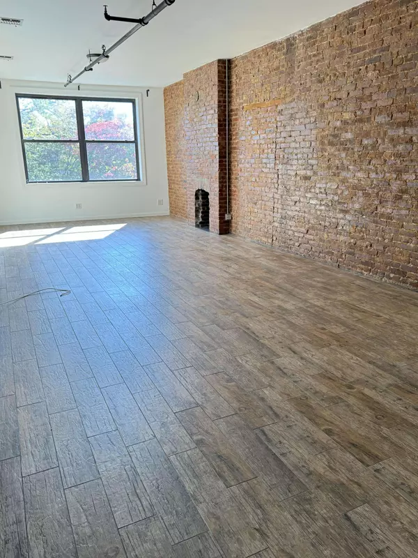 103 Water St, Staten Island, NY 10304-2760