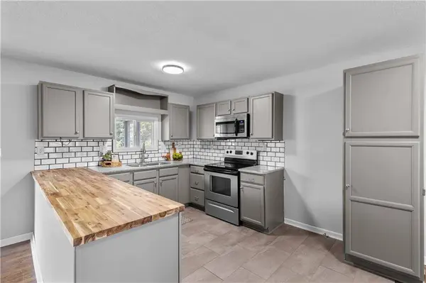 2930 S Hall RD, Independence, MO 64052