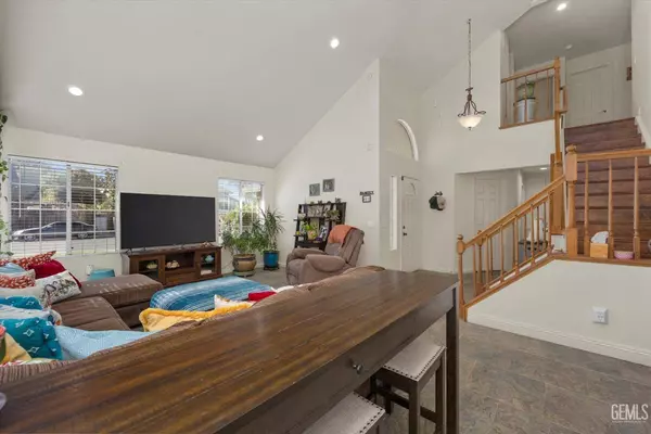 806 McKinley Street, Los Banos, CA 93635