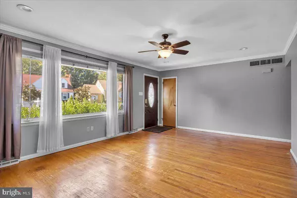 51 S LIPPINCOTT AVE, Maple Shade, NJ 08052