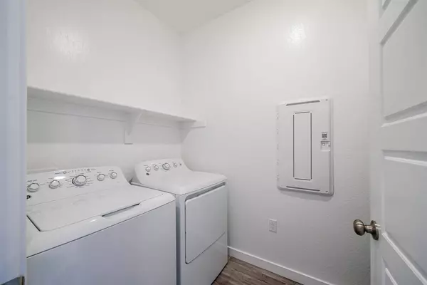 2833 N Applegate Avenue, Fresno, CA 93737