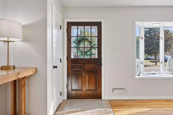 856 Cortland DR, Apple Valley, MN 55124