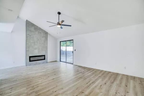 1876 E Niles Avenue, Fresno, CA 93720