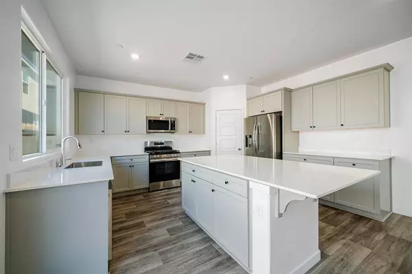 2833 N Applegate Avenue, Fresno, CA 93737