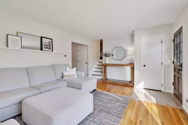 856 Cortland DR, Apple Valley, MN 55124