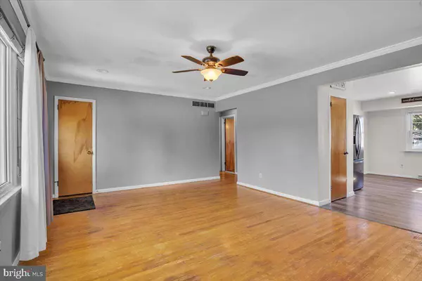 51 S LIPPINCOTT AVE, Maple Shade, NJ 08052