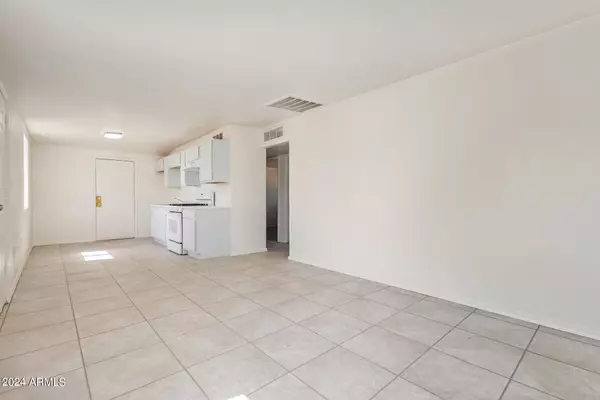 6420 W MITCHELL Drive, Phoenix, AZ 85033