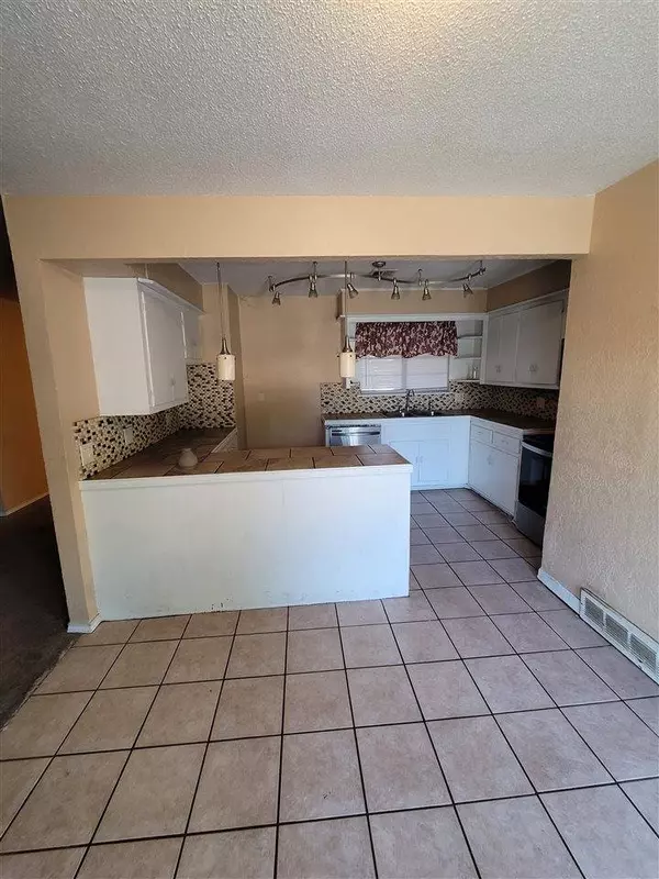 310 SW 52nd, Lawton, OK 73505-0000