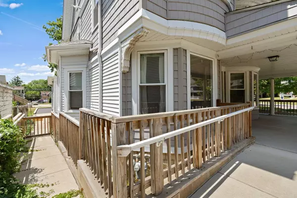 220 College AVE, Dekalb, IL 60115