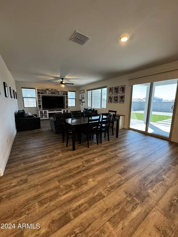 7322 S Briarwood Lane, Gilbert, AZ 85298