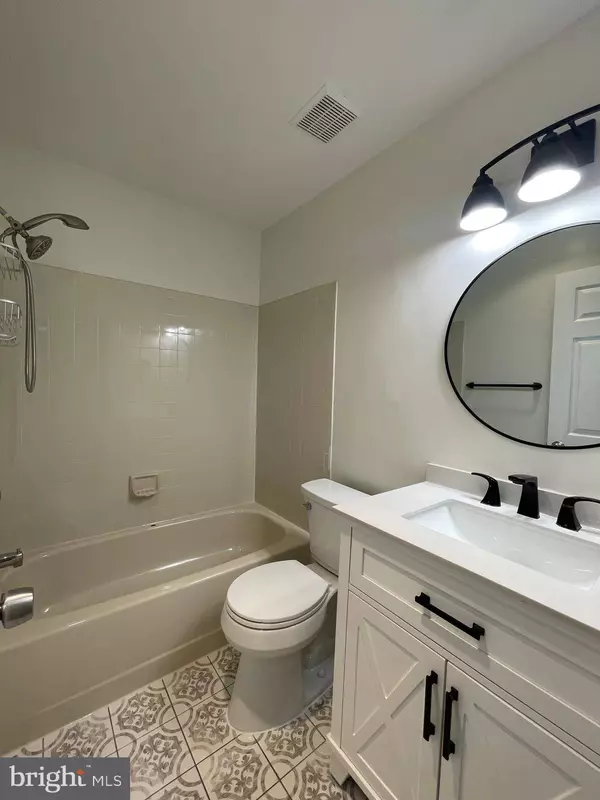 256-B EVERLY CT, Mount Laurel, NJ 08054