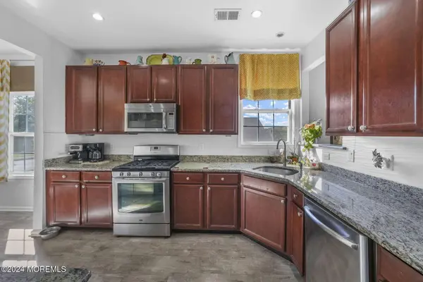 30 Silver Maple Lane, Howell, NJ 07731