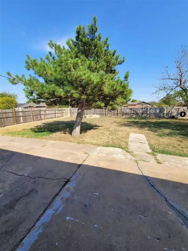 310 SW 52nd, Lawton, OK 73505-0000