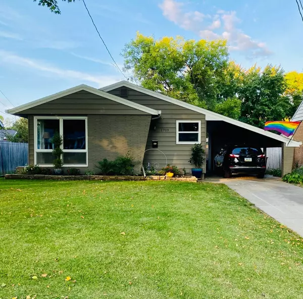 1709 Beaver Avenue, Des Moines, IA 50310