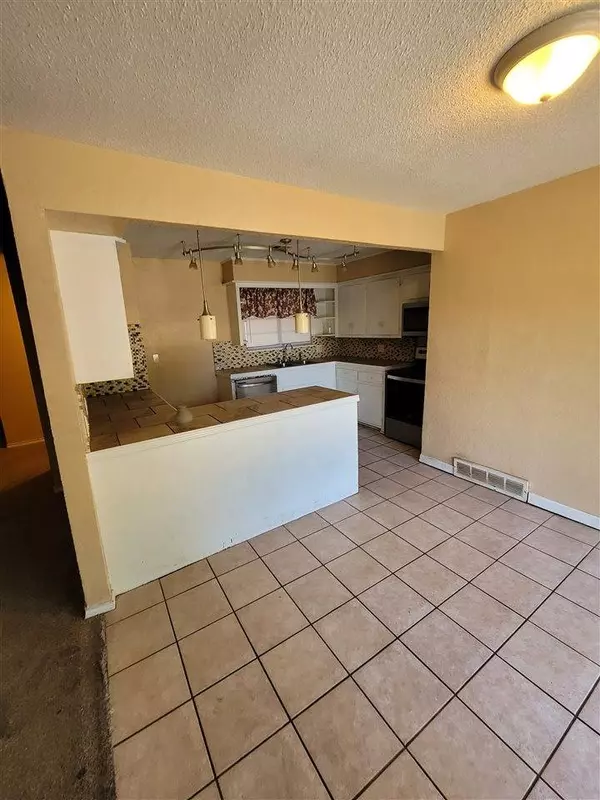 310 SW 52nd, Lawton, OK 73505-0000