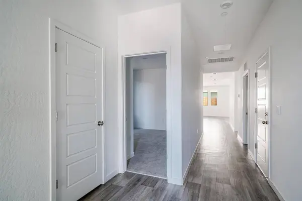 2833 N Applegate Avenue, Fresno, CA 93737