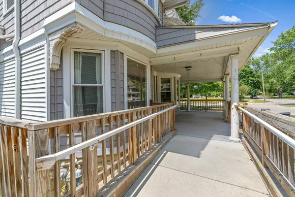 220 College AVE, Dekalb, IL 60115