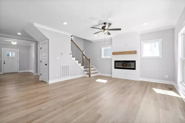 184 Sherlock Dr, Clarksville, TN 37043