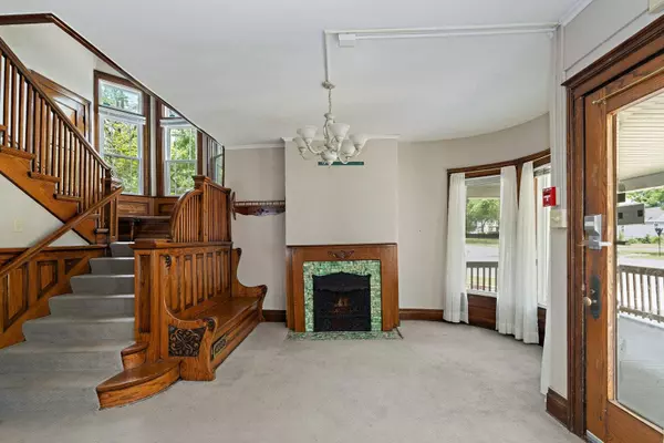 220 College AVE, Dekalb, IL 60115