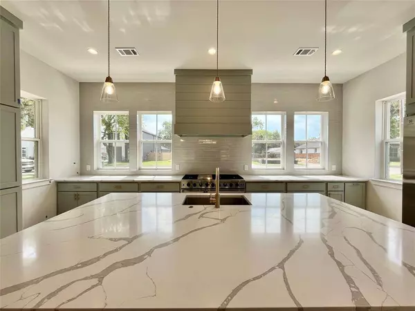 5722 Randolph Court, Westworth Village, TX 76114