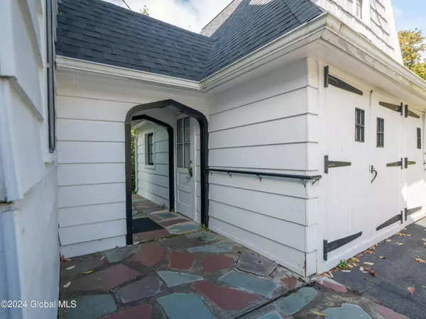 1387 Keyes Ave Avenue, Schenectady, NY 12309