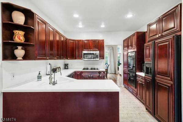 67 Wedgewood Dr, Montville Twp., NJ 07045