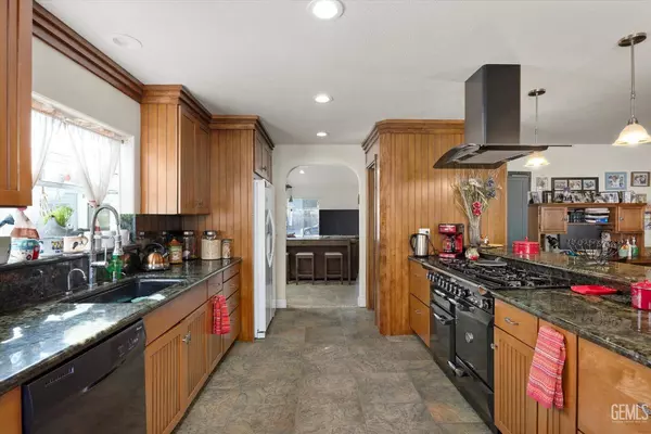 806 McKinley Street, Los Banos, CA 93635