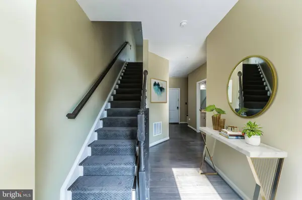 22350 LUCAS TER, Ashburn, VA 20148