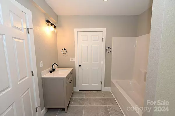 588 Evergreen ST, Hudson, NC 28638