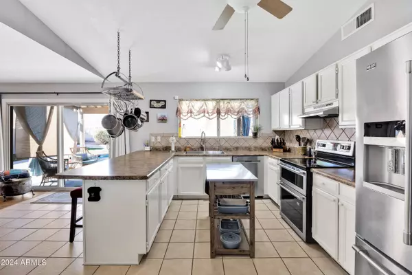 4764 E OLNEY Drive, Phoenix, AZ 85044