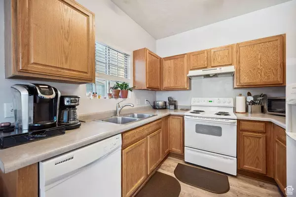 1898 W POINTE LOOP, Lehi, UT 84043