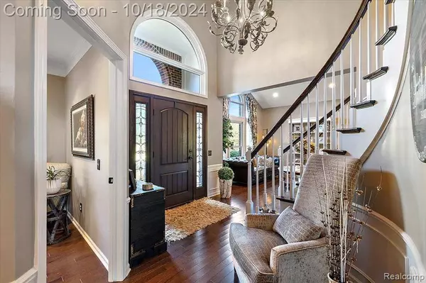 1285 LAKE SHORE Boulevard, Lake Orion, MI 48362