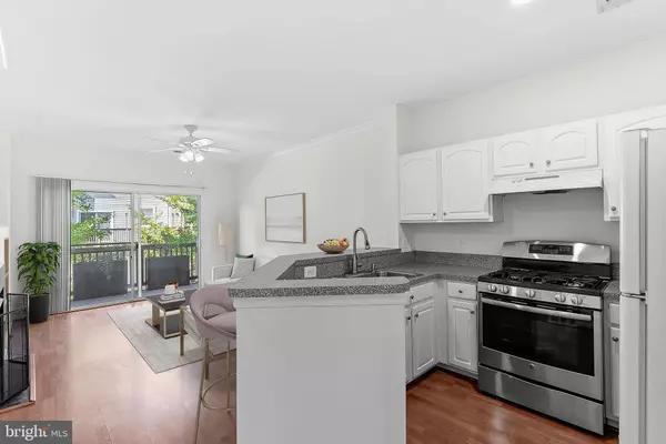 21763 DRAGONS GREEN SQ, Ashburn, VA 20147