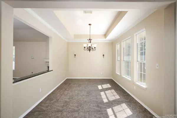 225 Oak Creek Dr, Cibolo, TX 78108