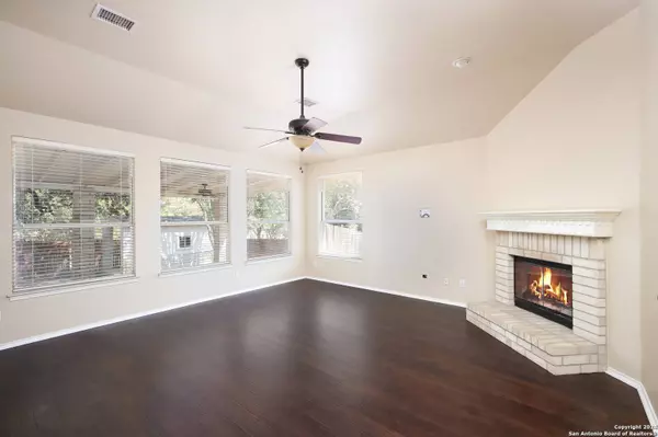 225 Oak Creek Dr, Cibolo, TX 78108