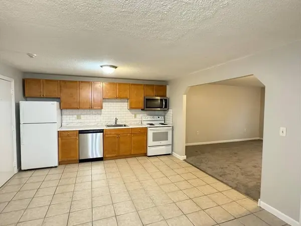 4 Hazelwood Ave #10, Dracut, MA 01826