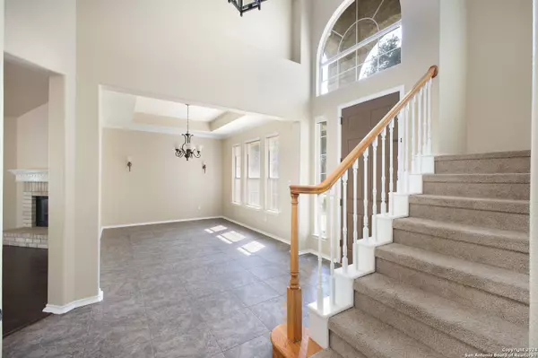 225 Oak Creek Dr, Cibolo, TX 78108