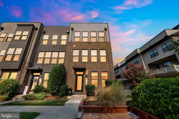 22350 LUCAS TER, Ashburn, VA 20148